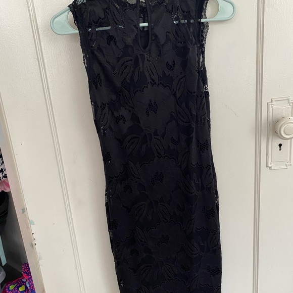 Elegant Black Lace Dress - Picture 2 of 3